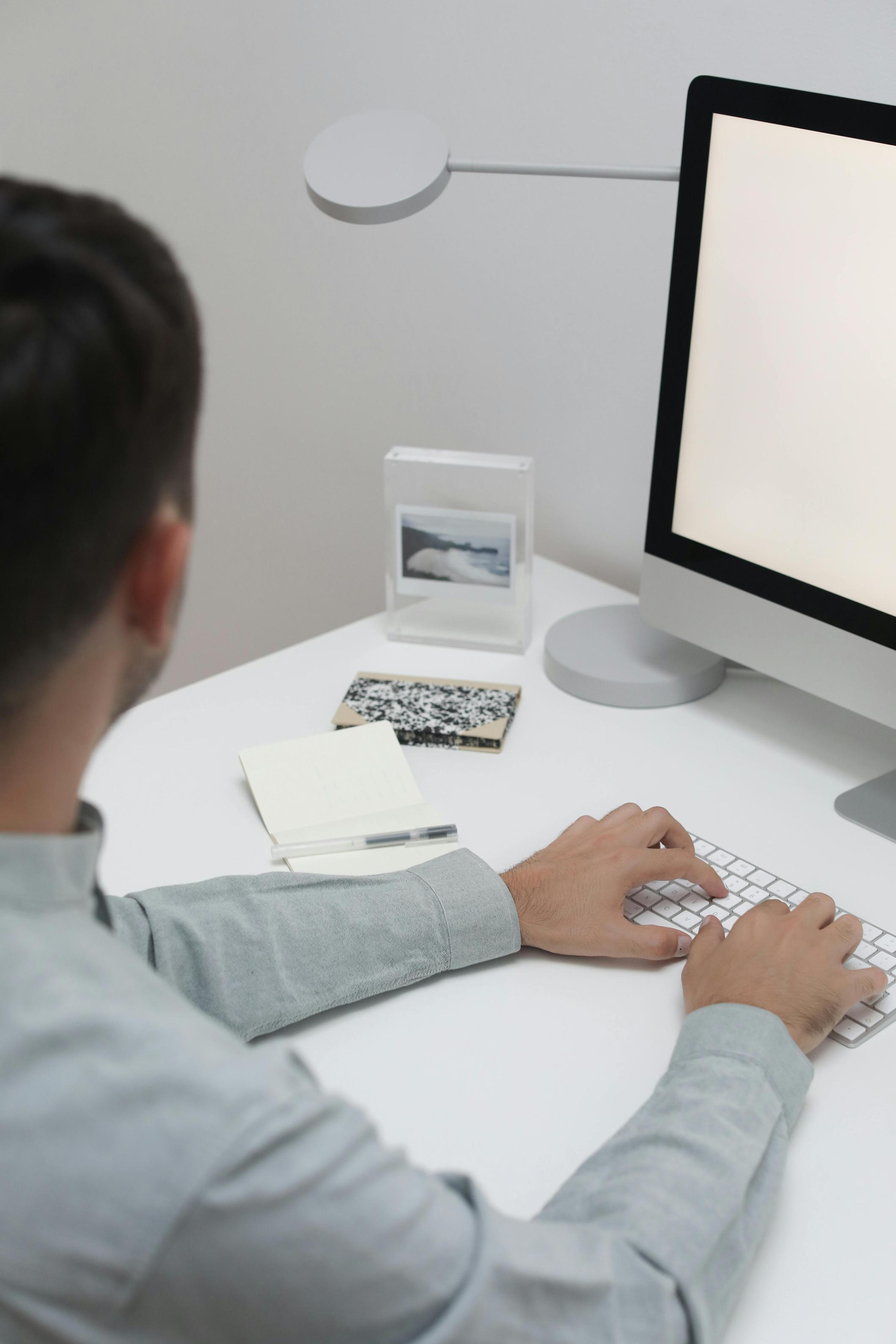 por qué los bordes del monitor son más claros